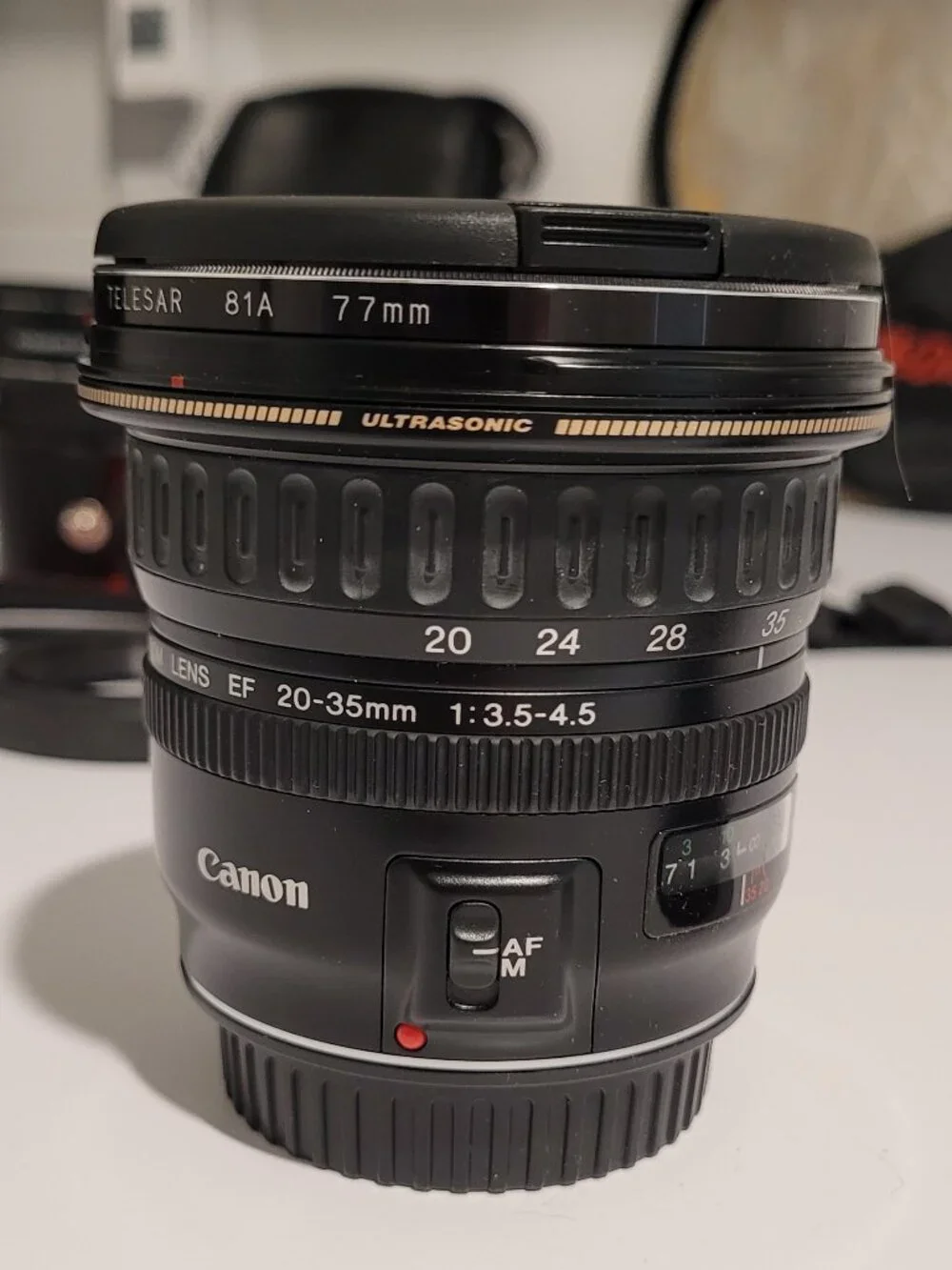 Canon EF 3.5-4.5 / 20-35 USM Zoom Lens